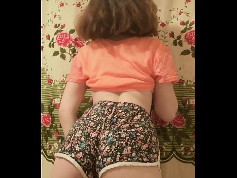 ❤️ Neska gazte sexy galtzak kentzen kameraren aurrean ❤❌ Izorratu bideoa gugan ❤