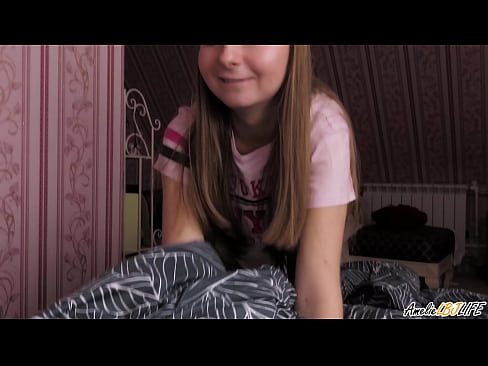 ❤️ Blondie-k bere BFF-ren sakon zurrupatzen du eta esperma jasotzen du ahoan ❤❌ Izorratu bideoa gugan ❤